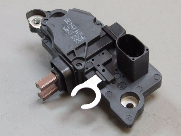 REGLER BOSCH 12V VW GOLF 4 IV / AUDI A3 / SKODA OCTAVIA - Image 4