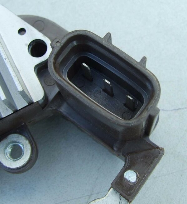 REGLER ALTERNATORA DENSO 12V KUBOTA / YANMAR - Image 2